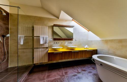 Velke Losiny Hotel | Villa Aurelie: Guest Rated 9/10 with Relaxing Hot Tub