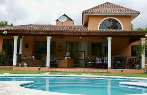 Guayacanes Villa | Villa-Aurora JuanDolio-3Br-4Bds-6Px-WiFi-BBQ-Pool-TVSmart