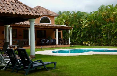 Guayacanes Villa | Villa-Aurora JuanDolio-3Br-4Bds-6Px-WiFi-BBQ-Pool-TVSmart