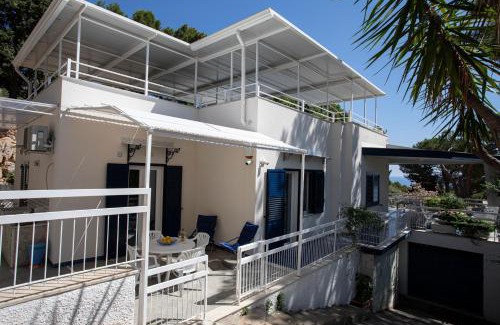 Addaura Apartment | Pet-Friendly Villa Aurora Mondello Addaura - Rated 10/10
