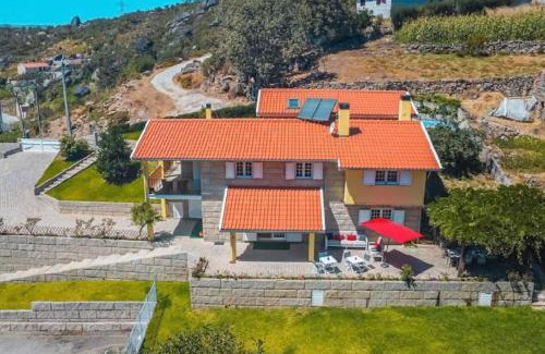 Cinfaes Villa | Villa Avó Zizi: Oceanfront Retreat with a 9.5 Guest Rating