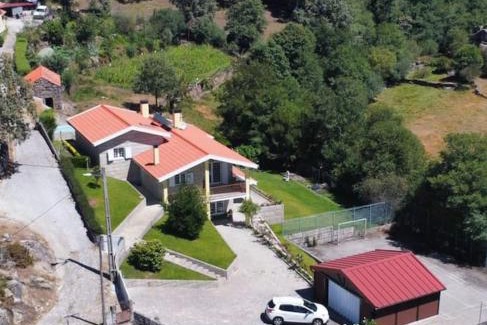 Cinfaes Villa | Villa Avó Zizi: Oceanfront Retreat with a 9.5 Guest Rating