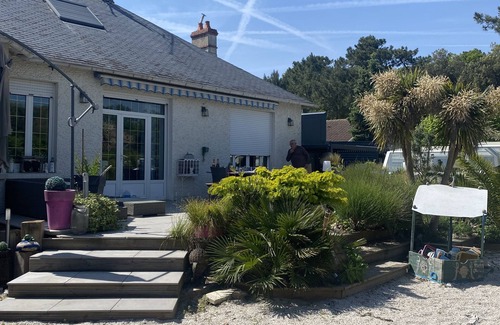 Longeville-sur-Mer Villa | Cozy Villa with Pool by the Beach - Pet Friendly Stay
