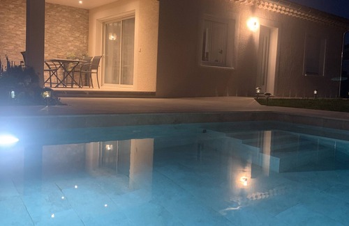 Vallon-Pont-d'Arc Villa | Villa Avec Piscine: Guest Rated 10/10 with Pool & Breakfast