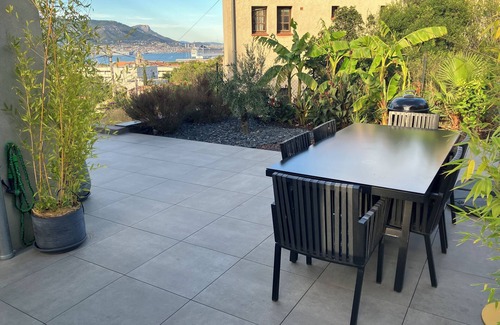 La Seyne-sur-Mer Villa | Elegant Villa with Pool and Ocean View near Mountains