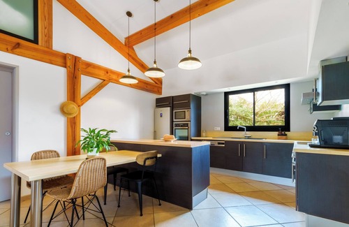 Parentis-en-Born Villa | Family-Friendly Villa with Pool and Hot Tub for Memorable Getaways