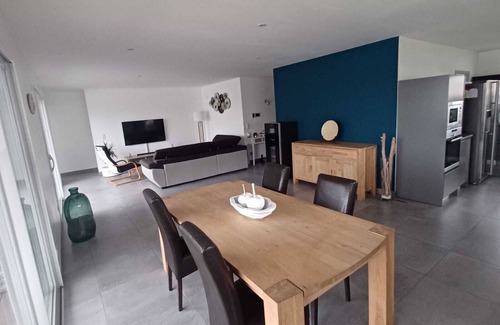 Narrosse Villa | Villa avec Piscine: Relaxing Retreat in the Landes