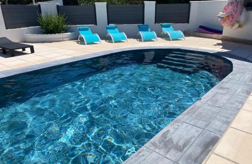 Neoules House | Discover Villa avec Piscine: Oceanfront Haven with Pool