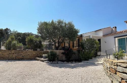 Neoules House | Discover Villa avec Piscine: Oceanfront Haven with Pool