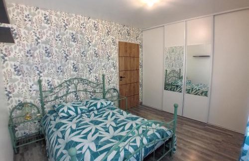 Saint-Gilles Villa | Relax at Villa avec Piscine: 4-Star Family-Friendly Retreat