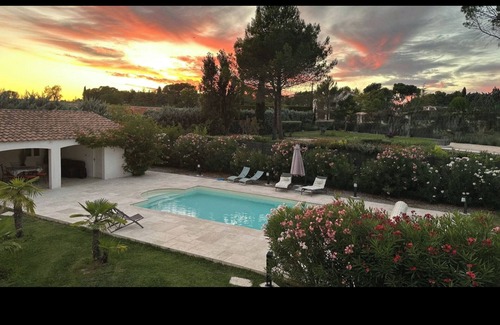 Cabries Villa | Beautiful Villa with Pool near TGV Station in Provence
