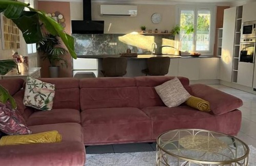 Poulx Villa | Inviting Villa with Pool Near Nîmes and Pont du Gard