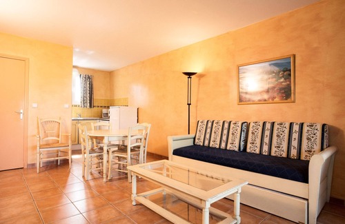 Arles Villa | Relaxing Villa with Private Terrace and Spa Amenities