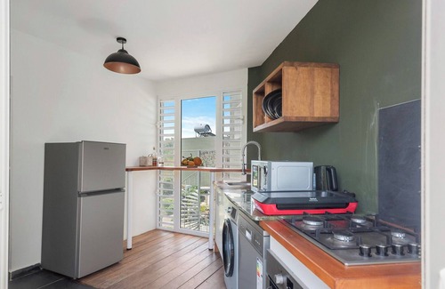 Les Mangles Apartment | Enchanting Villa with Breathtaking Sunset Views for Couples