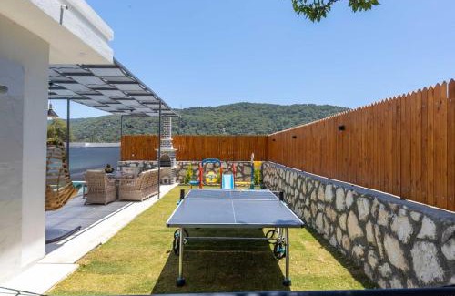 Sarıbelen Villa | Relaxing Villa Ayşe Sultan with Pool & Hot Tub in Kalkan