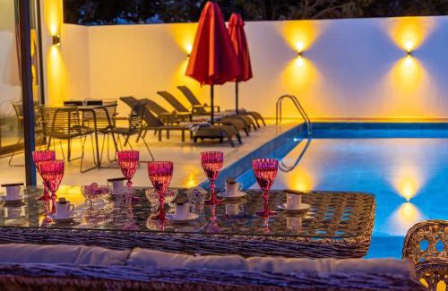 Sarıbelen Villa | Relaxing Villa Ayşe Sultan with Pool & Hot Tub in Kalkan