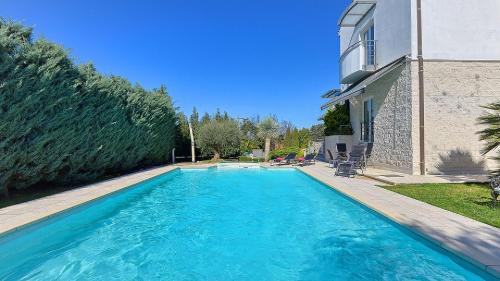 Pjescana Uvala Villa | Family-Friendly Villa Aylin: 5-Bed Retreat by the Sea