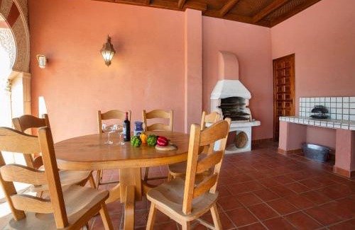 Altea la Vella Villa | Relax at Villa Azahara: Family-Friendly with Pool Access