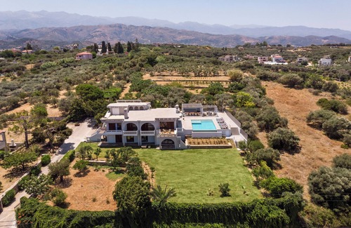 Daratsos Villa | Elegant 4 Bedroom Villa with Private Pool & Ocean Views