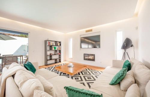 Vila Nogueira de Azeitao House | GuestReady - A Joyful Retreat with Pool & Family Amenities