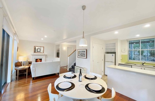 Pokolbin Villa | Villa Azille - Top-Rated 2-Storey Retreat at Cypress Lakes