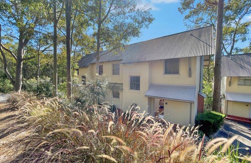 Pokolbin Villa | Villa Azille - Top-Rated 2-Storey Retreat at Cypress Lakes