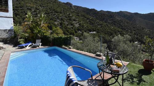 Frigiliana Villa | Discover Frigiliana 015: Family-Friendly Stay with Pool