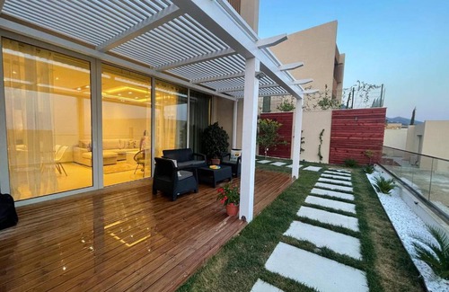 Jala Villa | Villa Azure: Exceptional Oceanfront Retreat for Families