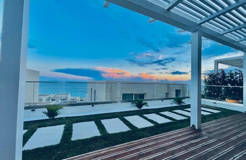 Jala Villa | Villa Azure: Exceptional Oceanfront Retreat for Families