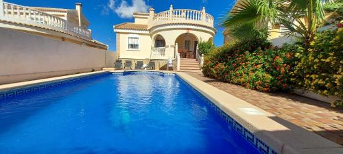 Puerto Marino Villa | Oceanfront Villa Bélgica in Gran Alacant - Family Friendly