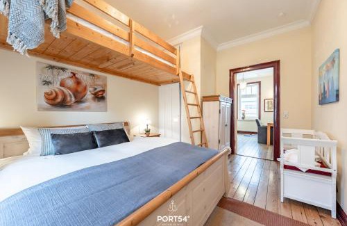 Busum Apartment | Cozy Villa Büsum Norderpiep: Pet & Child Friendly Retreat