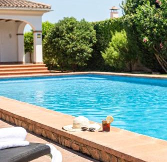 Antequera Villa | Villa B & G Pool Relax Gardens