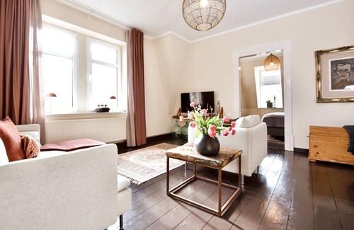 Gotha Apartment | Experience Villa B-neuer Geist: Top-Rated Family Retreat