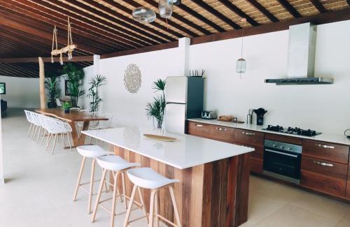 Ko Pha-ngan Villa | Experience Villa Baan Naí Pã: Oceanfront Paradise Awaits