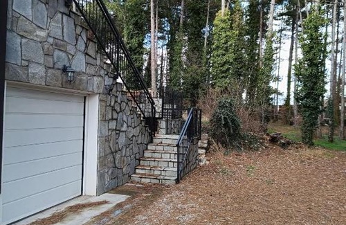 Varosh Villa | Top-Rated Villa Bacchus Upper Gate: Family-Friendly Retreat