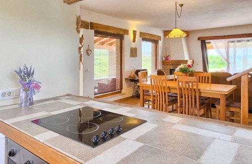 Pazin House | Relax at Villa Bacula: Private Pool & Ocean View Oasis