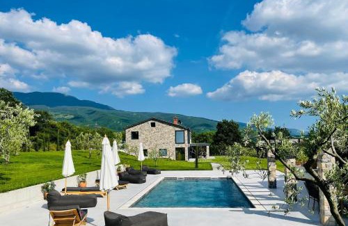Boljun Villa | Oceanfront Villa Bagnoli: 4-Star Stay with Pool & Breakfast