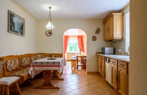 Sondernach Villa | Villa 'Balboa': Wi-Fi, Air Conditioning & Spa Amenities
