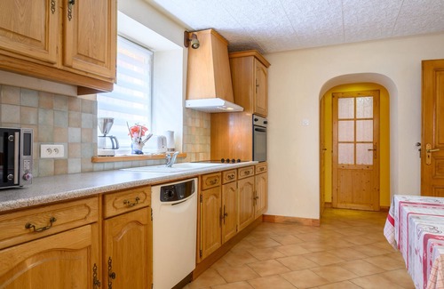 Sondernach Villa | Villa 'Balboa': Wi-Fi, Air Conditioning & Spa Amenities