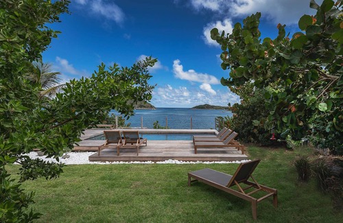 Cul de Sac Villa | Explore Villa Baltazar: Oceanfront Retreat with Spa & Pool