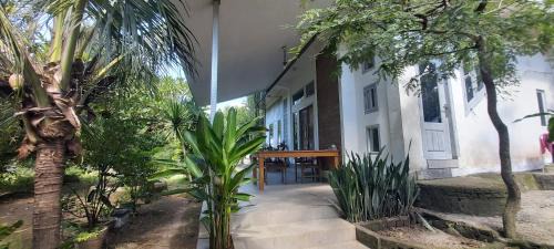 Sumbawa Besar House | Budget-Friendly Villa Bamboo Sumbawa - Family-Friendly Stay