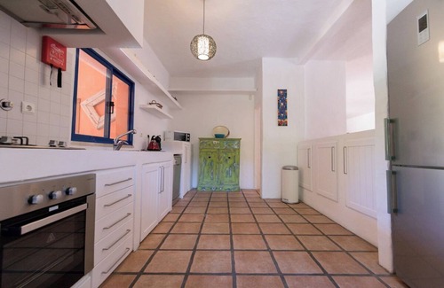 Charneca de Caparica e Sobreda Villa | Experience Villa Bambu - Guest Rated 9.6 with Private Pool