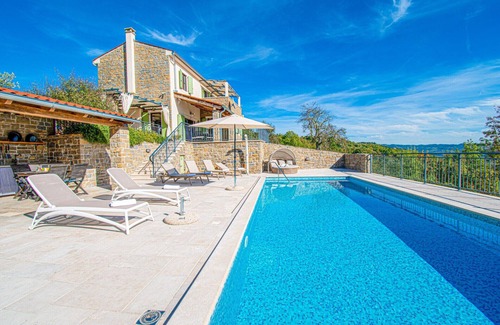 Bartolici Villa | Charming Villa with Private Pool Near Motovun Awaits You
