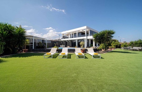 Tias Villa | Experience Villa Baobab: A 4-Star Family Retreat with Pool