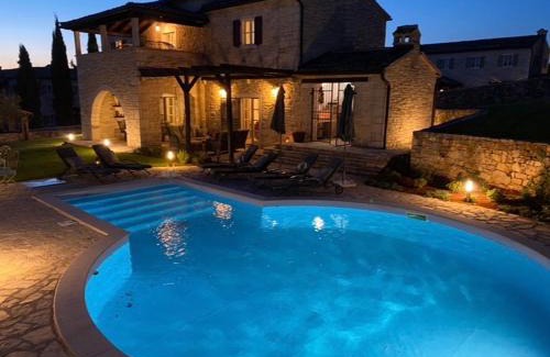 Tinjan Villa | Villa Barbarella: Oceanfront Retreat with Pool & Pet-Friendly