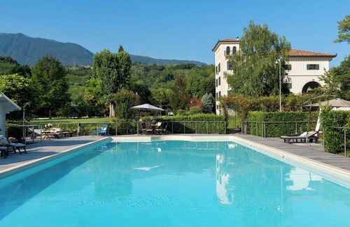 Cappella Maggiore Villa | Relaxing Getaway at Villa Barchessa Panigai with Pool
