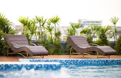 Pak Kret Hotel | Inviting Villa Baron SHA PLUS with Pool & Restaurant