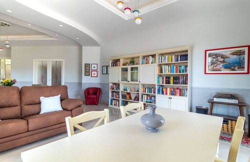 Modica Villa | Villa Bartolomeo: Relax by the Pool with Garden & Wi-Fi