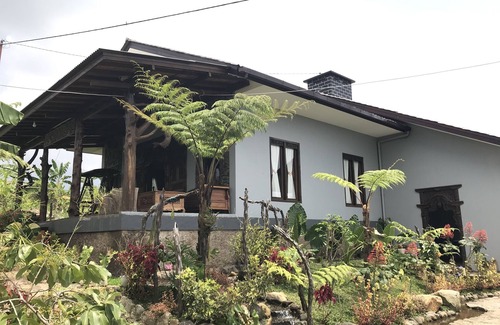 Cimacan Villa | Delightful Villa Bawean Terrace with Breakfast and Kitchen