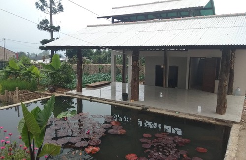 Cimacan Villa | Delightful Villa Bawean Terrace with Breakfast and Kitchen
